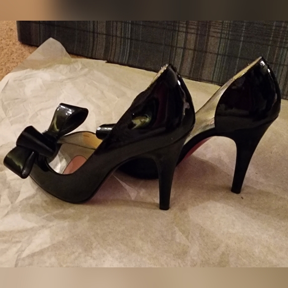 Pairs Hilton Patent Leather Bow Pumps - Picture 3 of 9